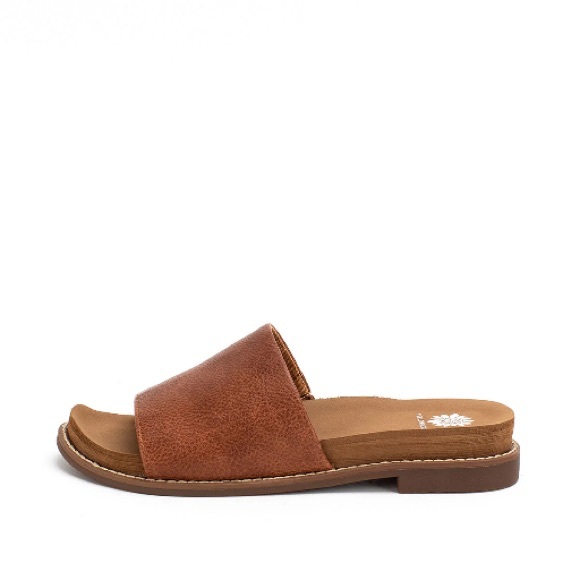 Yellow Box | Kalo Slide Sandal in Platino Gold